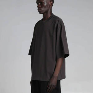 Camisa oversized de moda con corte holgado y tela transpirable para un look moderno y cómodo. - Product Image 4