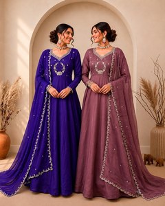 Ensemble de robe Anarkali ethnique vintage pour femmes, robe à manches longues brodée avec dupatta, longueur au sol, pour mariage et festivals - Product Image 1