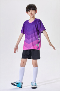 ชุดฟุตบอลผู้ใหญ่แบบยูนิเซ็กซ์ คอวี แขนสั้น ไม่มีสายรัดไหล่ ผลิตจากโพลีเอสเตอร์ 100% ระบายอากาศได้ดี พร้อมพิมพ์ลายแบบ Heat-Transfer ชื่อทีมตามสั่ง - Product Image 3