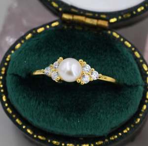 Anillo de Plata de Ley con Perla de Agua Dulce Genuina y Circonita Cúbica, en Plata, Oro o Oro Rosa, Anillo de Perla Natural - Product Image 3