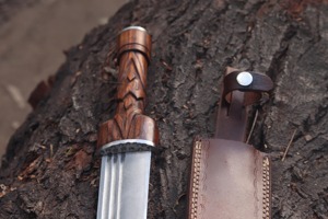 Couteau de chasse à lame fixe de qualité industrielle, fait main, OEM personnalisé, pointe de lance, acier inoxydable, manche en bois, cuir, style Viking - Product Image 3