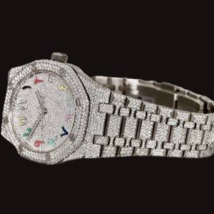 Reloj de Diseño Único con Esfera Redonda y Fecha Automática, Completamente Adornado con Diamantes Moissanite, Estilo Hip Hop para Hombre, Ideal para Fiestas - Product Image 2