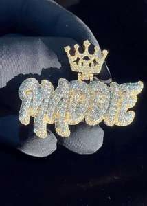 Colgante de Plata 925 Personalizado con Nombre Hip Hop, Letra de Moissanita, Diseño de Corona Iced Out Bling, Colgante Bicolor Personalizado - Product Image 5