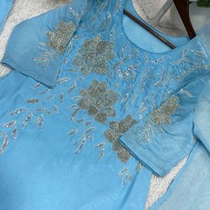 Conjunto de Kurti y Palazzo con Cuentas de Tela Crujiente Bordadas, con Dupatta a Juego, Listo para Usar en Bodas - Product Image 5