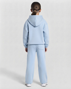 Ensemble de survêtement personnalisé pour filles, bleu ciel avec détails contrastants, en molleton de coton doux et respirant, comprenant un sweat à capuche et un pantalon de survêtement à jambes larges, Fabricant OEM - Product Image 2