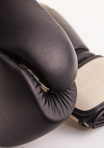 Gants de boxe personnalisés en cuir noir et rouge pour enfant, respirants, à fermeture, très demandés au meilleur prix - Product Image 3