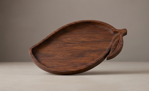 Plateau de service en bois fantaisie en gros, en bois de manguier foncé, avec forme de fruit de manguier et poignée en forme de feuille - Product Image 2
