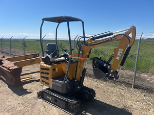 Mini-excavatrice sur chenilles compacte CFG MX12RX, modèle 2025, pour travaux d'aménagement paysager et de terrassement - Product Image 6