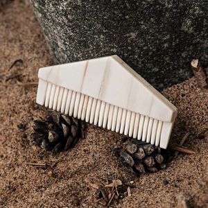 Peigne triangulaire en ivoire fait main, sculpté, artisanat ancien, objet de collection, durable, artisanat naturel - Product Image 2