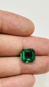 Émeraude Verte Naturelle Taille Émeraude 4,60 carats Pierre Précieuse Libre de Zambie Certifiée IGI Qualité AAA+ pour la Fabrication de Bijoux - Product Image 5