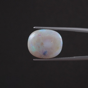 Opale naturelle blanche en vrac, 8,97 carats, taille coussin 17,5x14,5mm, certifiée IGI, taillée et polie à la main, cirée/huilée, légère - Product Image 1