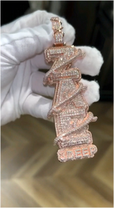 จี้เพชรแบบ Iced Out สั่งทำได้ตามต้องการ ตัวอักษรตามสั่ง เงินแท้ 925 ประดับเพชร VVS มอยส์ซาไนต์ สไตล์ฮิปฮอป จี้แบบ Iced Out แนวตั้ง - Product Image 5