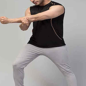 Camiseta sin mangas negra de alto rendimiento para hombre al por mayor - Chaleco de gimnasio con ribetes naranjas en contraste - Camiseta deportiva sin mangas de secado rápido para entrenamiento - Product Image 5