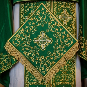 Conjunto de Vestimenta Sacerdotal Ortodoxa de Lujo en Seda Verde con Detalles en Oro, Tendencia 2026, para Exportación Global en Ceremonias - Product Image 3