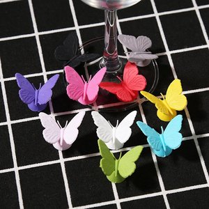 Ensemble de 6 breloques pour verres à vin en silicone coloré en forme de papillon, accessoires de bar réutilisables pour décorations de verres à vin - Product Image 6