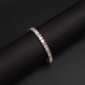 Pulsera de Moissanita con Corte Esmeralda, Chapada en Oro Rosa, Joyería de Eslabones de Cadena Mansi Gold, Grabado Personalizado Disponible para Regalo o Fiesta - Product Image 4