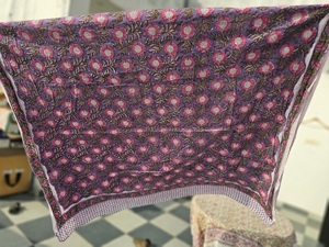 ผ้าซิ่นอินเดียลายดอกไม้สีม่วง ปาเรโอทำมือ ผ้าซันกาเนรี ผ้าคลุมชายหาด ชุดฤดูร้อน สไตล์โบฮีเมียน ผ้าคลุมชุดว่ายน้ำ ชุดใส่เที่ยวรีสอร์ท - Product Image 6