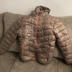 Chaqueta Acolchada con Capucha para Hombre, Nueva Colección, Alta Calidad, Estilo Urbano, Logotipo Frontal, Impermeable, Ropa de Invierno, Precio al por Mayor - Product Image 1