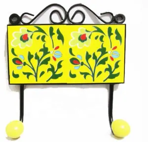 Crochets pour manteaux muraux en carreaux de céramique jaunes et cintre porte-clés avec un beau design pour la décoration intérieure - Product Image 1