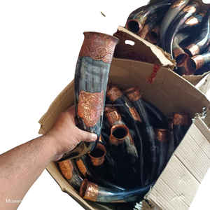 Corne à boire viking en corne de bœuf de qualité supérieure, nouveau design, avec anneaux en cuivre, style amour, corne à boire viking pour la bière au prix le plus bas - Product Image 4