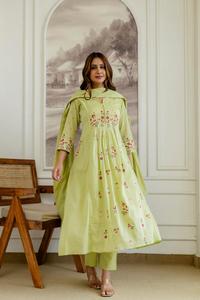 Ensemble Salwar en coton brodé vert clair pour femme avec dupatta, coupe classique traditionnelle, longueur genou, séchage rapide, idéal pour l'été - Product Image 4