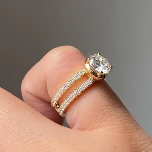 Élégante bague de fiançailles à double bande avec diamant de laboratoire rond de 2 carats, en or jaune 14 carats, bijoux de mariée pour femme - Product Image 2