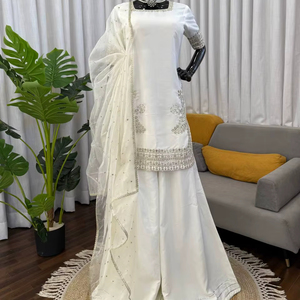 ชุดปาลาซโซ่ดีไซน์ใหม่สุดหรู พร้อมผ้าคลุมไหล่ ผ้าเครปธรรมชาติ ตกแต่งด้วยงานปักเลื่อม - Product Image 1