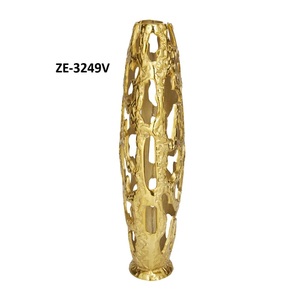 Florero Decorativo de Metal Dorado Hecho a Mano, Producto de Estilo Interior Moderno para Hogares, Hoteles y Resorts de Lujo - Product Image 1