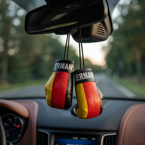 Mini-gant de boxe en cuir PU avec design personnalisé du drapeau allemand – Ornement à suspendre au tableau de bord, porte-clés, décoration de rétroviseur - Product Image 2