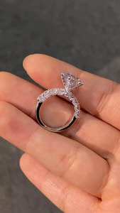 Anillo de Diamante Cultivado en Laboratorio con Corte Brillante Redondo y Halo Oculto, Anillo de Compromiso con Pavé de Diamantes en Oro Blanco, Anillo Nupcial de Lujo Personalizado - Product Image 4