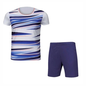 Ensemble de vêtements de sport d'été pour homme, polo de tennis bleu sublimé avec imprimé géométrique et short à taille élastique noire - Product Image 3