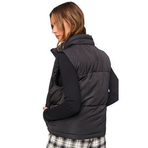 เสื้อแจ็คเก็ตแขนกุดผู้หญิงสไตล์สตรีทแวร์คุณภาพสูง ดีไซน์เรียบง่ายลำลองแบบ OEM ออกแบบเองได้ มีกระเป๋าสองข้าง - Product Image 3