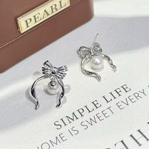 Boucles d'oreilles pendantes en perles d'eau douce naturelles de haute qualité 6-7 mm, style ruban, design nœud, bijoux pendantes à la mode, presque parfaits - Product Image 1