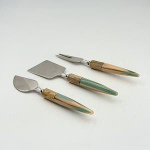 Ensemble de 3 pièces en métal argenté poli pour le fromage avec manche en résine pour table de petit-déjeuner, couteaux à fromage, ensembles de spatules à beurre - Product Image 3