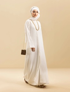 Ensemble Abaya pour femmes musulmanes, en fibre de polyester, avec voile blanc en tissu fantaisie, manches longues, devant ouvert, longueur au sol, coupe droite, style saoudien modeste - Product Image 1