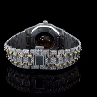 Montre de luxe à mouvement analogique avec charme en moissanite, bracelet en acier inoxydable, boîtier argenté, design élégant et scintillant, style antique et tendance