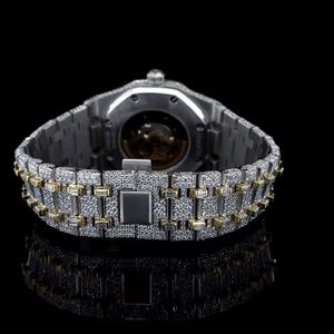 Montre de luxe à mouvement quartz et moissanite, bracelet en acier inoxydable, boîtier argenté, design élégant et étincelant pour événements formels et usage quotidien - Product Image 4