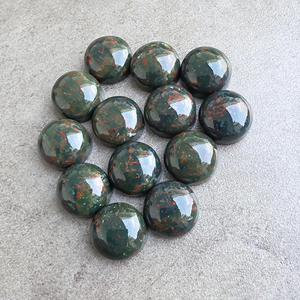 Cabujón Redondo de Bloodstone con Reverso Plano, Gema Natural Calibrada Verde y Roja para Anillo, Disponible en Todos los Tamaños, Venta al por Mayor - Product Image 1