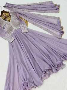 Últimas colecciones de vestidos de novia para mujer, vestidos largos de georgette estilo indio y pakistaní, con mangas largas y adornos elaborados, estilo anarkali. - Product Image 5