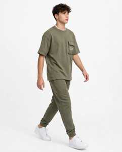 Conjunto Deportivo Casual de Invierno para Hombre, Color Verde Oliva, 100% Algodón Lavado, Camiseta de Manga Corta con Cuello Redondo, Pantalones Jogger, Corte Holgado - Product Image 5