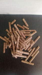 Pellets de Biomasa de Pino de Baja Humedad y Alto Rendimiento Calorífico para Plantas de Energía, Hornos Industriales y Equipos de Calefacción Comerciales - Product Image 4