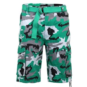 Shorts cargo longs pour homme avec plusieurs poches à rabat, détails renforcés et construction robuste, conçus pour l'aventure. Shorts cargo pour homme. - Product Image 2