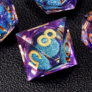 Ensemble de dés DND à noyau liquide bleu violet, 7 pièces, dés polyédriques en résine à bords tranchants avec paillettes pour les jeux de rôle sur table Dungeons and Dragons - Product Image 2