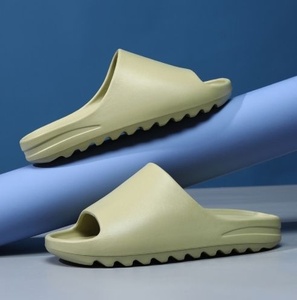 En stock – Vente en gros – Chaussons d'été pour la maison – Hommes, femmes, unisexe – Claquettes de salle de bain à plateforme épaisse – Sandales décontractées - Product Image 4