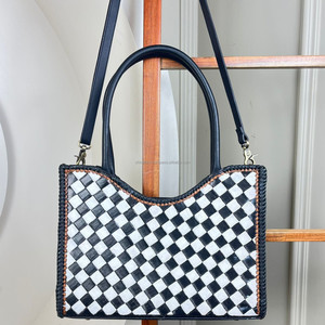 Bolso de mano de cuero personalizado hecho a mano de un solo hombro, bolsos de mano con cremallera y patrón a cuadros en blanco y negro para mujer - Product Image 4