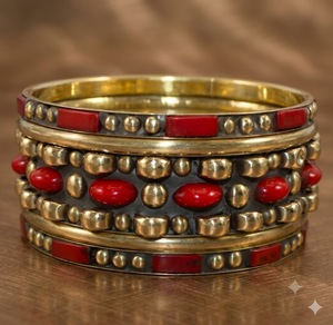 Ensemble de bracelets en laiton faits à la main, géométriques, avec incrustations rouges, bijoux traditionnels pour femmes - Product Image 2