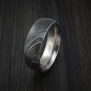Anillo de Acero de Damasco, Joyería Hecha a Mano para Hombres y Mujeres, para Bodas, Compromisos, Aniversarios y Ocasiones Especiales - Product Image 1