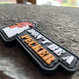 แผ่นแปะ PVC แบบกำหนดเอง โลโก้แบบรีดร้อน เย็บติด หรือรีดติด ป้ายยางนูน ป้ายยางซิลิโคนนิ่ม 2 มิติ 3 มิติ แผ่นแปะยาง PVC สำหรับเสื้อผ้า - Product Image 3