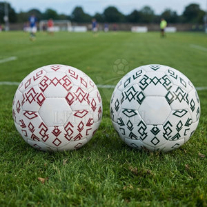 Ballon de football hybride PU haut de gamme, construction robuste, léger, personnalisable, entraînement professionnel, utilisation en extérieur - Product Image 3