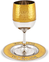 Judica - Juego de Copas de Kiddush Modernas Hechas a Mano, de Latón, en Dos Tonos, Dorado y Plateado, con Posavasos, Libres de BPA, a Prueba de Fugas, 5.5 oz